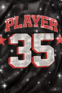 Camiseta de fútbol americano de lujo con malla de diamantes de imitación, logotipo personalizado, talla grande, OEM, producción de ropa urbana personalizable al por mayor - Product Image 3