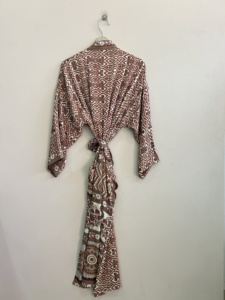 Robe kimono en soie pour femme, style vintage bohème, ouverte sur le devant, vêtement de nuit en soie - Product Image 6