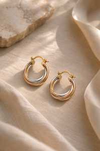 Boucles d'oreilles créoles haut de gamme en argent sterling 925 bicolore, plaqué or et rhodium, torsadées, fournisseur de bijoux personnalisés - Product Image 2