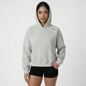 Sweat-shirt à capuche unisexe en molleton gris à manches raglan avec poche kangourou - Product Image 1