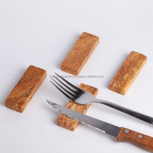 Repose-couverts en marbre de style moderne pour une table à manger élégante, une fête de mariage et des idées de décoration intérieure. - Product Image 1