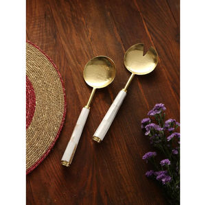 Juego de cubiertos de lujo en acero inoxidable dorado mate con mango de mimbre, tenedor y cuchara para servir ensaladas, para comedor y cocina modernos. - Product Image 2