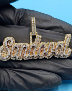 จี้เพชรโมอิสซาไนต์ VVS สลักชื่อตามสั่ง จี้ตัวอักษรสองสี เงินแท้ 925 จี้ฮิปฮอปสองชั้น ของขวัญวันเกิดสำหรับเขา - Product Image 1