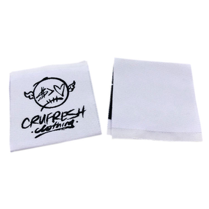 Étiquettes tissées autocollantes à pli final, bord coupé à chaud, découpe laser écologique, lavables, estampage à chaud, polyester de haute qualité pour vêtements - Product Image 2