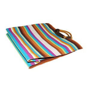 Bolsa de Compras Moderna de Alta Calidad con Asa de Madera en Forma de Ojo, Diseño de Rayas Multicolores, Bolsa de Yute Laminada en PP - Product Image 4