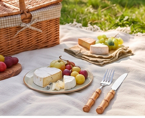 Juego de cubiertos de acero inoxidable con mango de bambú, apto para lavavajillas, diseño tradicional para uso en camping, cenas y restaurantes. - Product Image 5
