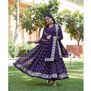 Pure Dyable Viscose Jacquard Bordado Lentejuelas Trabajo Estilo indio Lehenga Choli para bodas Fiestas y festivales - Product Image 1