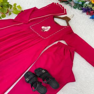 VASTRA COTTAGE Conjunto de Vestido de Viscosa Pura Mul Chanderi con Pantalón de Crepé de Seda y Dupatta Gotta Patti, Color Vino Oscuro, Tradicional para Mujer - Product Image 3