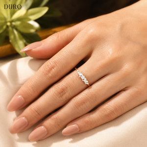 Anillo de Compromiso con Diamante de Corte Redondo, Piedra Lateral Marquise de Moissanita, Anillo de Boda Nupcial Chapado en Oro Amarillo, Anillo de Promesa - Product Image 5
