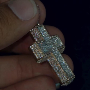 Colgante de cruz con incrustaciones de moissanita plateada, estilo diamante, colgante de cruz de Jesús estilo hip hop, amuleto religioso brillante, regalo de joyería para unisex - Product Image 5