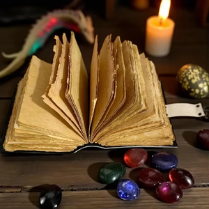 Cuadernos de Cuero Vintage Hechos a Mano con Acabado Rústico para Hombres y Mujeres, Libro de Cuero sin Líneas con Papel Artesanal, 300 Páginas, Libro de Cuero Suave - Product Image 4