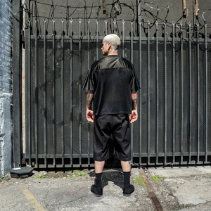 เสื้อยืดสตรีทแวร์สกรีนลายฟุตบอลทรงบ็อกซี่ผ้าตาข่ายสีดำ แขนเสื้อแบบดรอปโชว์เดอร์ เสื้อทีมสีดำ เสื้อยืดตาข่ายสีดำ - Product Image 5