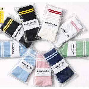Vente en gros de chaussettes de sport en coton SAMAVIA personnalisées, respirantes, absorbant la transpiration, à motif géométrique, à hauteur de la cheville, de haute qualité, tricotées - Product Image 4