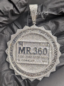 จี้สร้อยคอผู้ชายแบบ Iced Out พร้อมเพชรเทียมผ่านการทดสอบ  จี้สลักโลโก้ตามสั่ง เงินแท้ S925  จี้เพชรโมอิสซาไนต์สลักชื่อตามสั่ง - Product Image 2