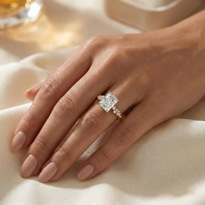 Anillo de Compromiso de Diamante Cultivado en Laboratorio de Corte Radiante de 3.5 Quilates con Aspecto de Lujo, Chapado en Platino, Certificado IGI, Oro de 14k Clásico - Product Image 6