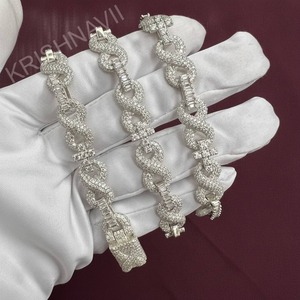 Élégant Collier Hip Hop de Luxe en Argent Sterling Plaqué Or avec Chaîne Maille Cubaine Croix Infinie et Moissanite Certifiée IGI 10MM - Product Image 3