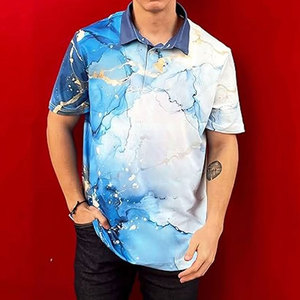 Polo de performance pour homme rouge avec motif rayé diagonal, tissu athlétique respirant et anti-humidité, manches courtes - Product Image 5