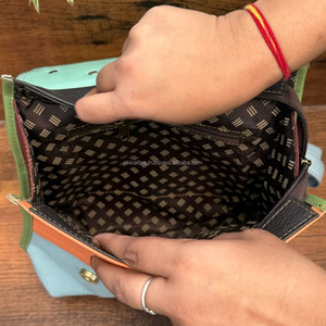 Venta superior Mochila para mujer Bolsa personalizada con estampado de animales Bolso convertible de cuero reciclado Mochila de viaje de negocios de cuero colorido - Product Image 6