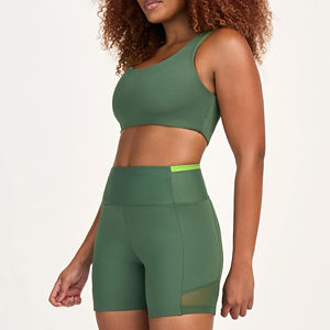 Conjunto de camiseta sin mangas y pantalones cortos para mujer, ropa deportiva de tela suave para jugar al aire libre - Product Image 3