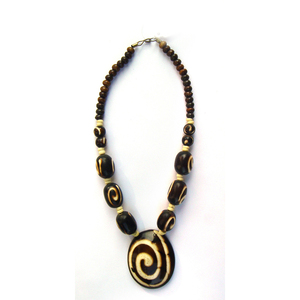 Collier ethnique en perles d'os à motif cœur, bijou unisexe tendance, design fait main pour les fêtes, prix de gros - Product Image 1