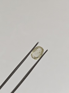 J Gems Sri Lanka - Zafiro Natural Amarillo Claro, Corte Ovalado, 2.84 CT, Certificado IGI, Gema Suelta con Juego de Color, para Joyería - Product Image 2