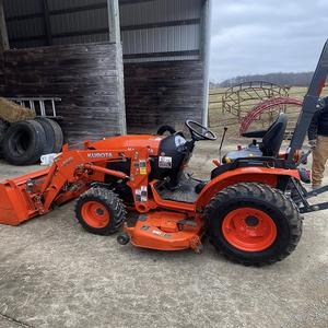 Tractor Compacto Kubota de Calidad Premium, Máquina Agrícola con Carrocería de Acero Resistente, Sistema Hidráulico Avanzado y Motor Potente - Product Image 5