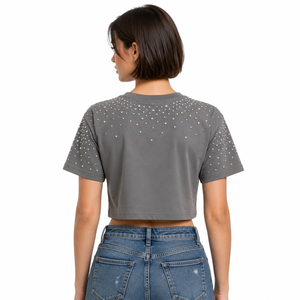 Haut court gris orné de strass, à manches courtes, col rond perlé, décontracté, pour femme, avec détails cloutés scintillants - Product Image 2