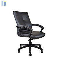 Chaise de bureau exécutive moderne ergonomique sans accoudoirs, dossier mi-haut, revêtement en cuir, structure en acier, mécanisme d'inclinaison par genouillère pour salle de conférence