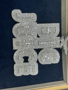 จี้ห้อยคอแบบกำหนดเอง ICEDJEWELZ เงินแท้ 925 ชุบทอง ประดับเพชรโมอิสซาไนต์ สไตล์ฮิปฮอป สำหรับทุกเพศ ได้รับการรับรองจาก IGI - Product Image 2