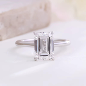 Bague solitaire en moissanite taille émeraude, bague de fiançailles minimaliste à 4 griffes, bague fine élégante en or - Product Image 6