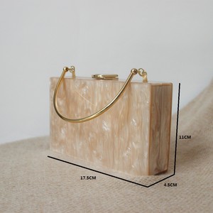 Pochette en résine personnalisée pour femme, sac à main de soirée tendance avec motif décoratif fait main et idéal pour les mariages - Product Image 4