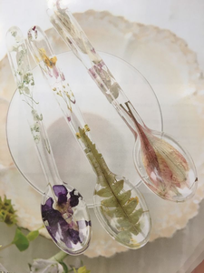 Cuillères en résine faites à la main, ustensiles de service pour salade en provenance d'Inde, vente en gros, ustensiles en résine multicolores - Product Image 2