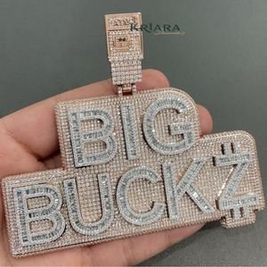 จี้ Big Buckz เงินแท้ 925 ชุบเงิน ประดับเพชรโมอิสซาไนต์ทรงบาแกตต์ รูปตัวอักษร ดีไซน์หรูหรา เหมาะสำหรับงานปาร์ตี้ - Product Image 1