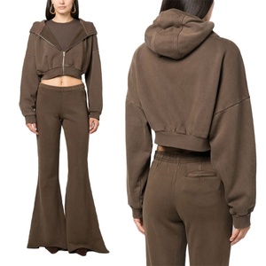 Nouvel ensemble décontracté tendance pour femme : crop top uni délavé et survêtement 2 pièces - Product Image 1