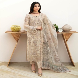 Robes de soirée pour femmes Boutique Costumes Robes en mousseline de soie de luxe élégantes et belles Costumes 3 pièces par Ramsha CHEVRON 8 pour filles - Product Image 3