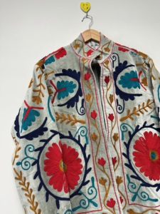 Veste Suzani d'hiver pour femmes, en velours de coton tissé, brodée à la main, légère, faite à la main, florale, bohème, ethnique, indienne, écologique - Product Image 6