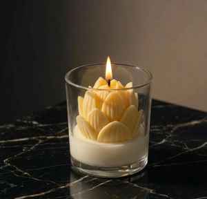 Bougie parfumée à la cire de soja en verre avec étiquette personnalisée, motif fleur de lotus, décoration pour la maison, idéale pour les cadeaux - Fabriquée à la main, prix de gros, bougie parfumée en cadeau. - Product Image 2