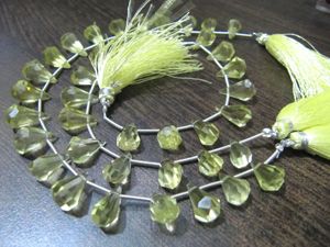 Cuentas de cuarzo limón natural facetadas en forma de lágrima de 6x10mm a 9x15mm, vendidas por hebra de 8 pulgadas de largo. - Product Image 4