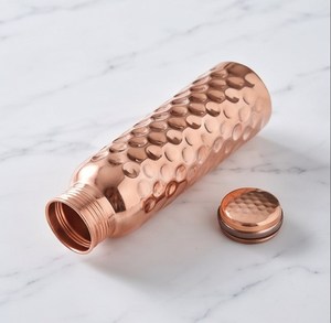 Juego de Coctelera de Cobre Martillado con 2 Vasos, Cuchara y Tapa, Kit de Mixología Metálico, Perfecto para el Hogar, Oficina, Viajes, Yoga, Regalo - Product Image 3