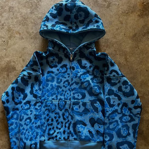 Sweat à capuche ample et court en molleton 100% coton français, bleu foncé, imprimé intégral, avec épaules tombantes, poches latérales, motif léopard, grammage lourd 420 g/m² - Product Image 5