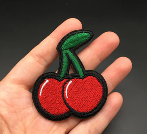 100 Parches Termoadhesivos Mini Bordados de Cereza, 10 Colores, 10 Unidades de Cada Color – Lindos Apliques DIY de Frutas para Ropa, Camisetas, Vestidos - Product Image 2