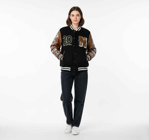 Chaqueta Varsity Personalizada Premium con Cuerpo de Lana Gris y Mangas de Cuero Genuino Negro, Parches de Chenilla y Bordado Frontal - Product Image 2