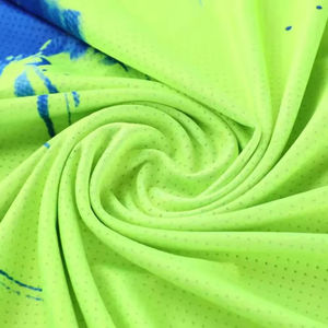 Conjunto Deportivo para Hombre: Camiseta de Golf de Secado Rápido con Cuello en V y Estampado por Sublimación en Verde Fluorescente y Pantalones Cortos con Cintura Elástica Negra - Product Image 2