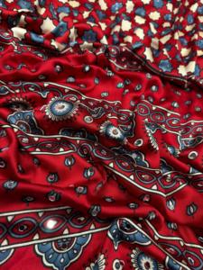 Sari Tradicional Indio de Satén Japonés Suave con Estampado Ajrakh y Trabajo de Espejo Real, Elegante para Bodas, Fiestas y Playa - Product Image 2