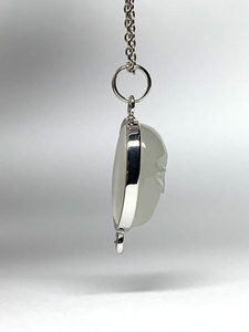 Collier pendentif en pierre précieuse sculptée en forme de visage de lune, serti en argent, fait main, bijoux célestes, vente en gros - Product Image 3