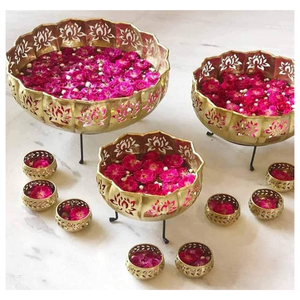 Portavelas decorativo de metal con acabado dorado en forma de tazón urli. - Product Image 4