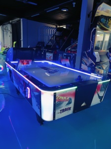 Machine de jeu d'arcade de hockey sur air Fast Track, 2 joueurs, table commerciale 520x860x190mm, 220V 50Hz 150W, divertissement et amusement - Product Image 2