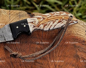 มีดทำมือเหล็กดามัสกัสเกรดอุตสาหกรรม ใบมีดแบบ Fixed Blade ปลายแหลม สำหรับพกพาและตั้งแคมป์ ด้ามจับรูปทรงกรวยสน พร้อมปลอกมีด - Product Image 4