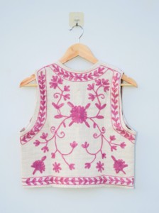เสื้อแจ็คเก็ตแขนกุดปักลาย TNT ระบายอากาศได้ดีสำหรับฤดูหนาว รุ่น Artisan Luxe |   เสื้อแจ็คเก็ตบอมเบอร์ถักลายดอกไม้สำหรับผู้หญิง |   เสื้อกั๊กผ้าฝ้ายพรีเมียมแบบซ้อนชั้น - Product Image 2