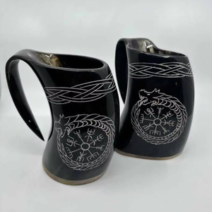 Mug en corne artisanal éco-responsable, design viking gravé, couleur naturelle, origine indienne, pour hommes et femmes - Product Image 1